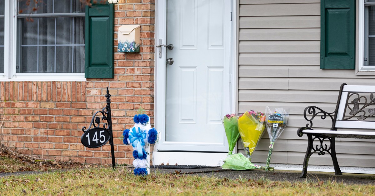 Man charged with beheading father faces new terror charges; carried photos of federal buildings and bomb plans, DA says