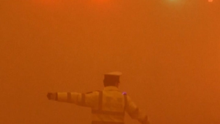 Heavy sandstorm hits northern China leaving thousands stranded