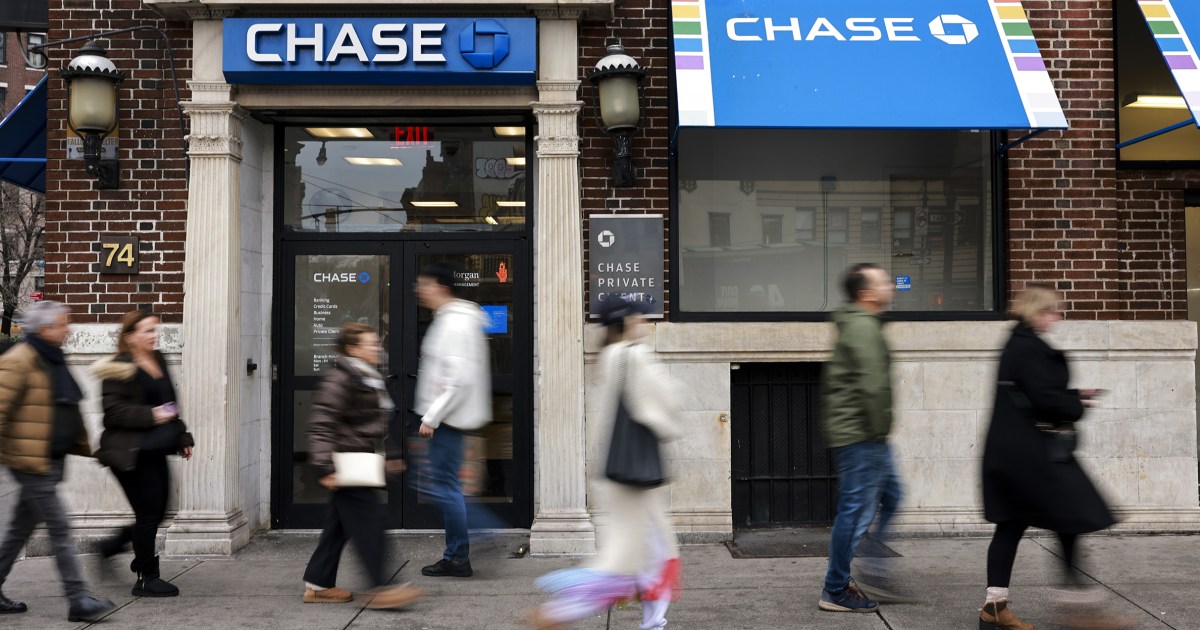 Chase customers sue over fees for depositing checks that bounce