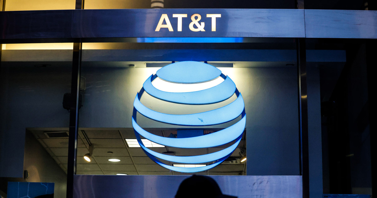 AT&T to give $5 credits to customers affected by widespread service outage