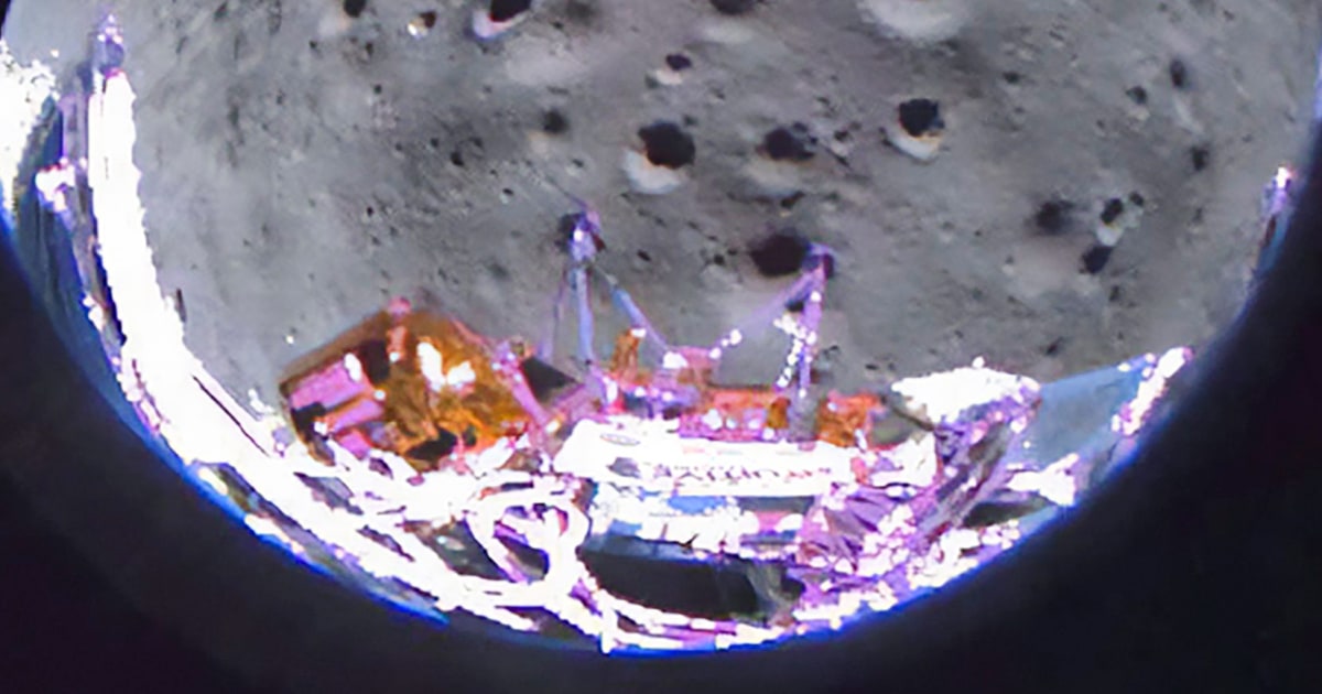 Private lunar lander sends back first pics from its moon landing