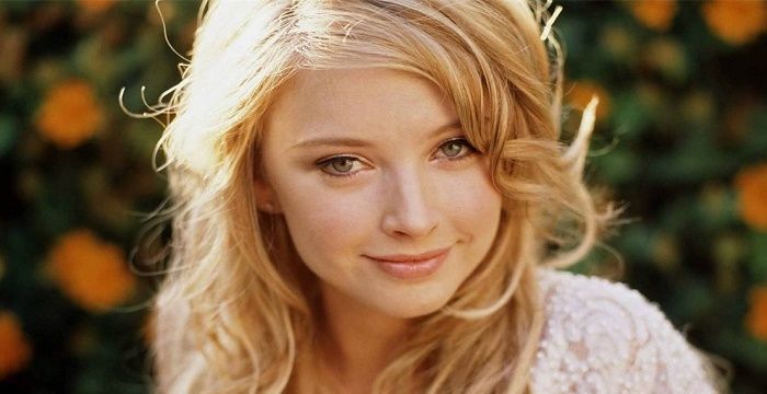 Elisabeth Harnois Bio, Early Life, Career, Net Worth and Salary