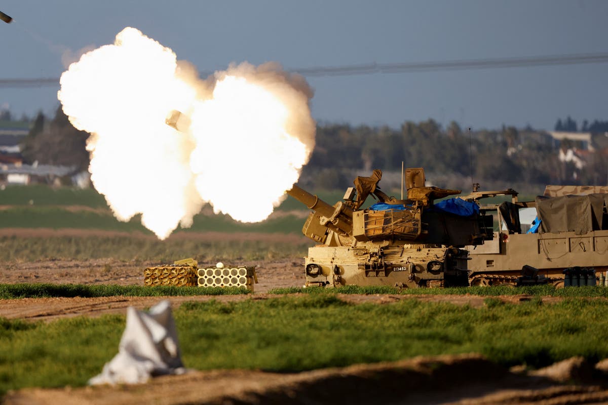 Hundreds of thousands trapped near Gaza border with Israeli forces closing in