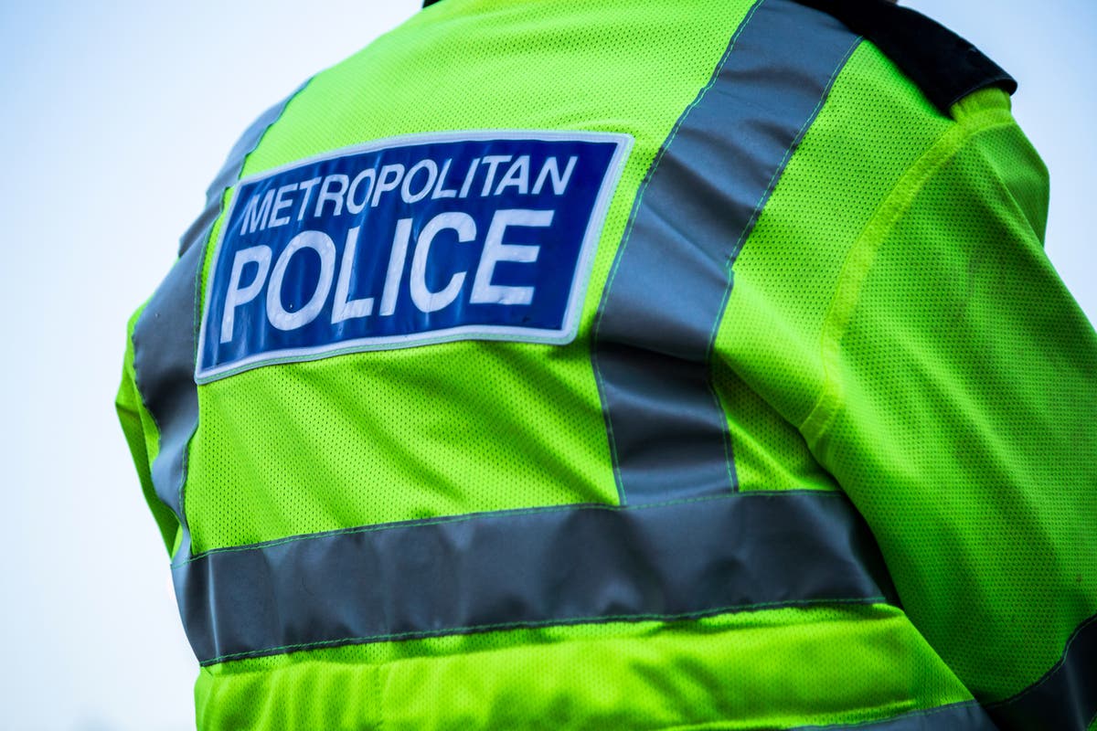 Man threatens Croydon bus passengers with unknown substance in three-hour stand-off