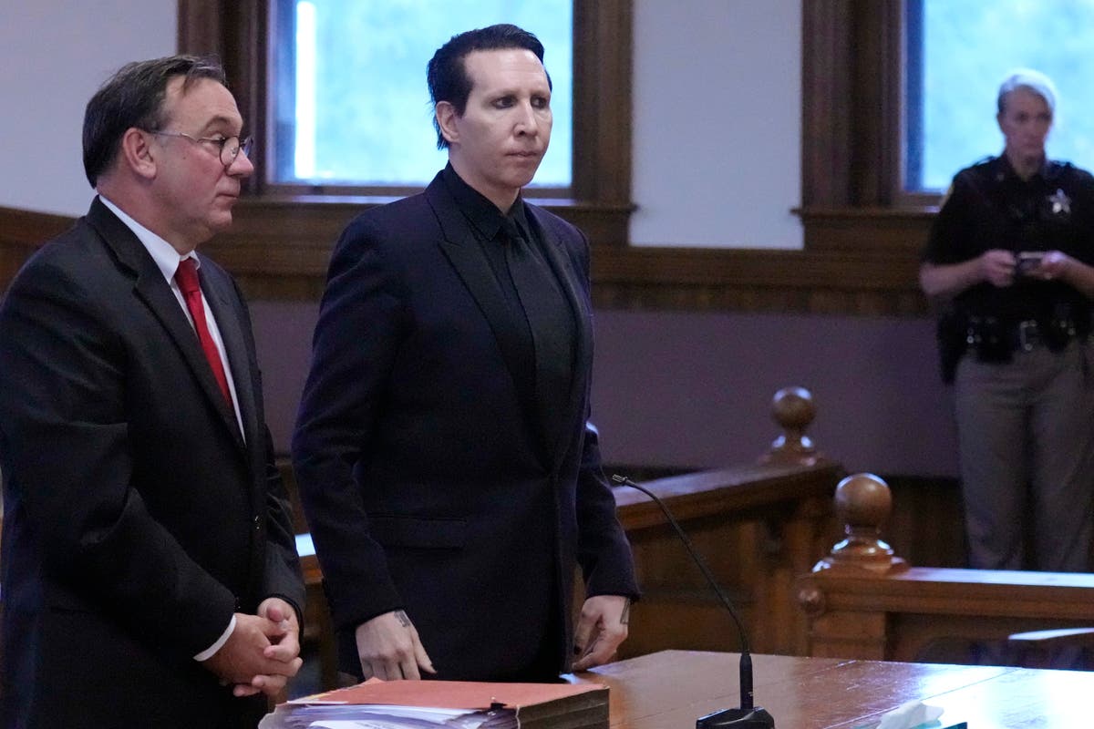 Marilyn Manson completes community service sentence for blowing nose on videographer