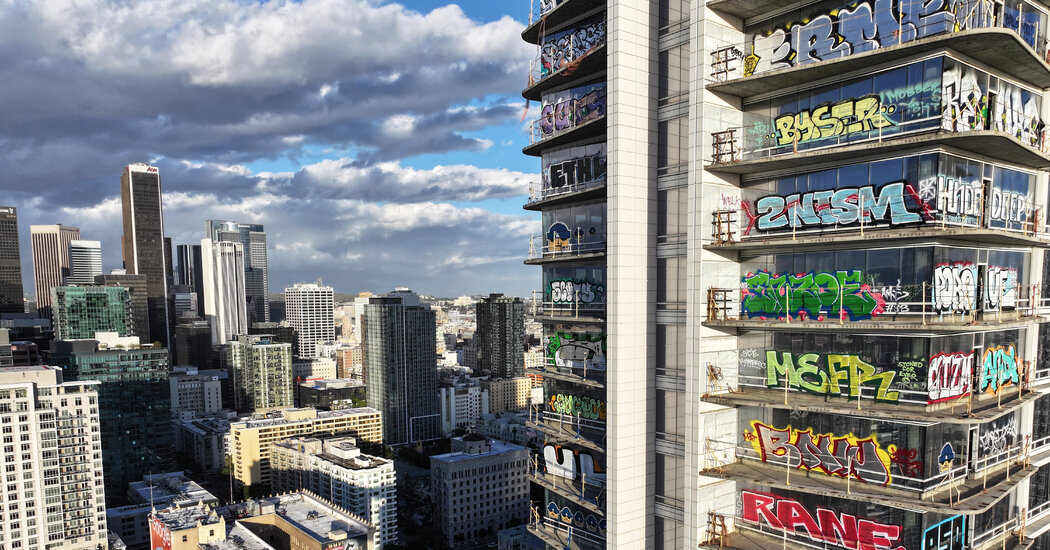 Multiple Floors of Los Angeles Skyscrapers Are Covered in Graffiti