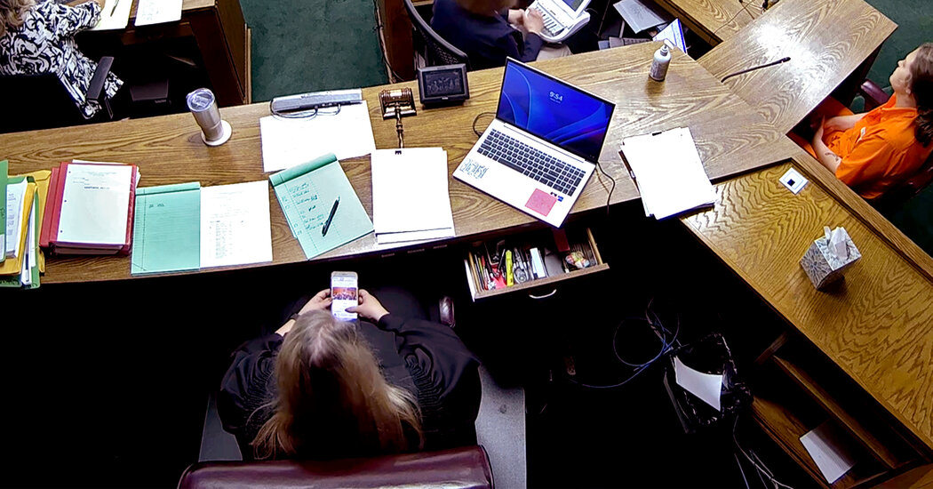 Oklahoma Judge Resigns After Exchanging 500 Texts During Murder Trial