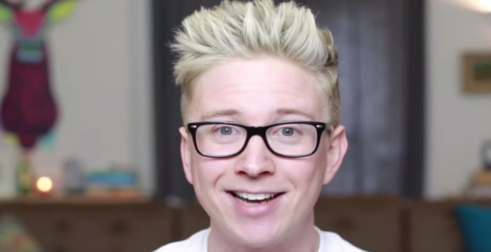 Tyler Oakley Bio Bio, Early Life, Career, Net Worth and Salary