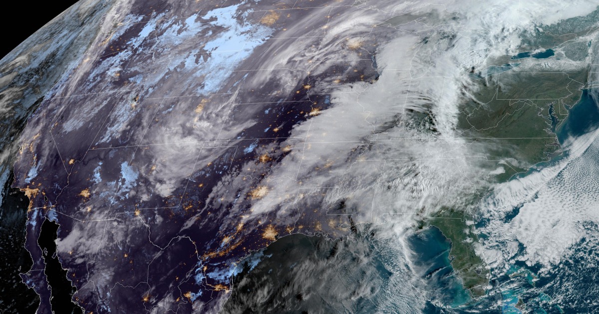 Powerful storm brings heavy rain and snow to Central Plains and Midwest, making travel 'almost impossible'