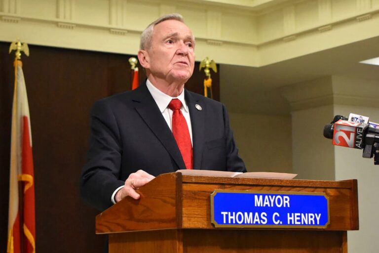Fort Wayne Mayor Tom Henry dies after medical emergency amid cancer battle