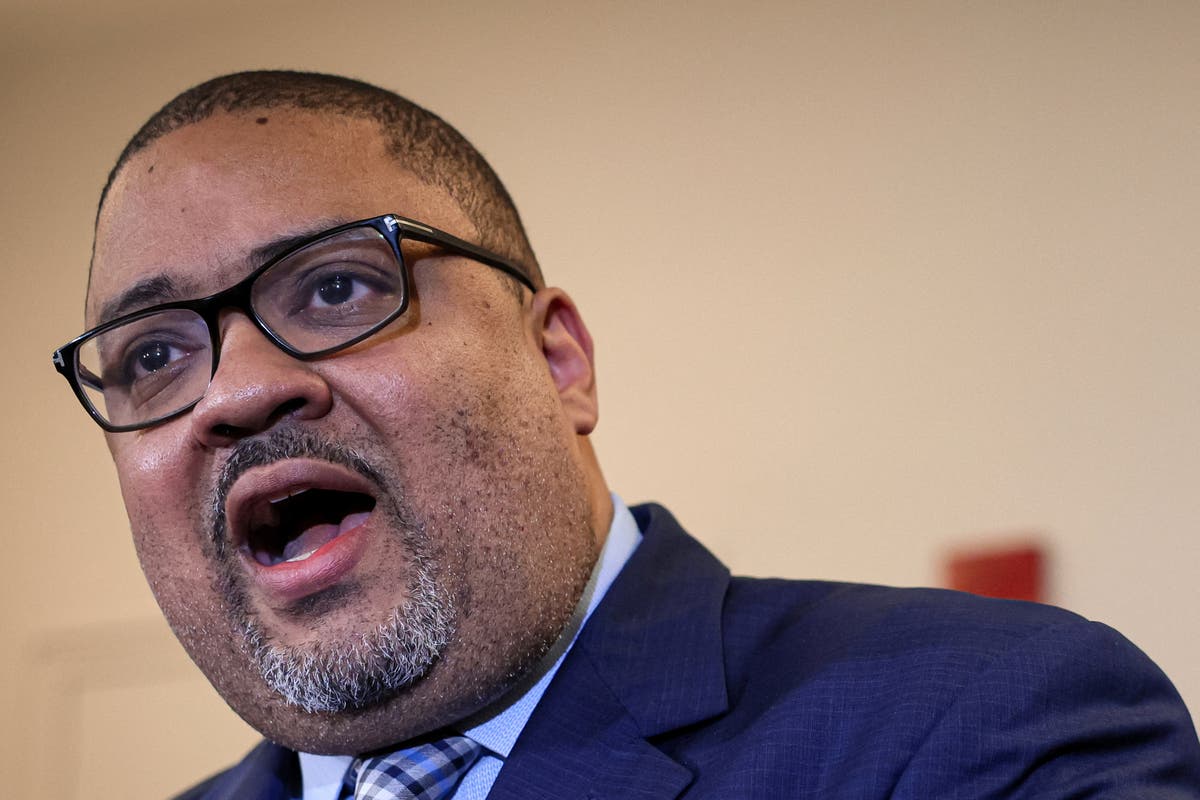 Manhattan DA proposes last-minute delay to Trump’s hush money trial