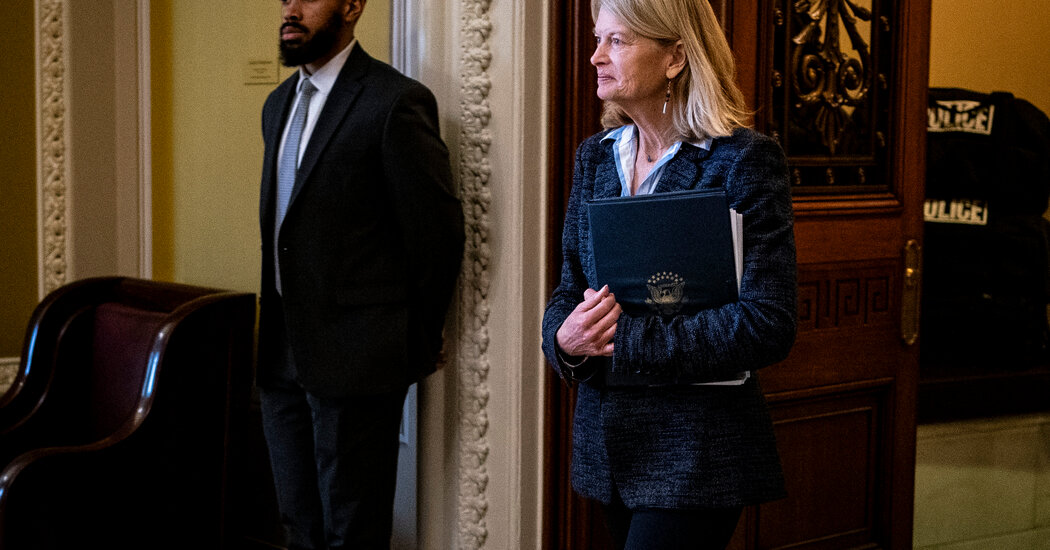 Murkowski Won’t Vote for Trump and Declines Ruling Out Leaving the G.O.P.