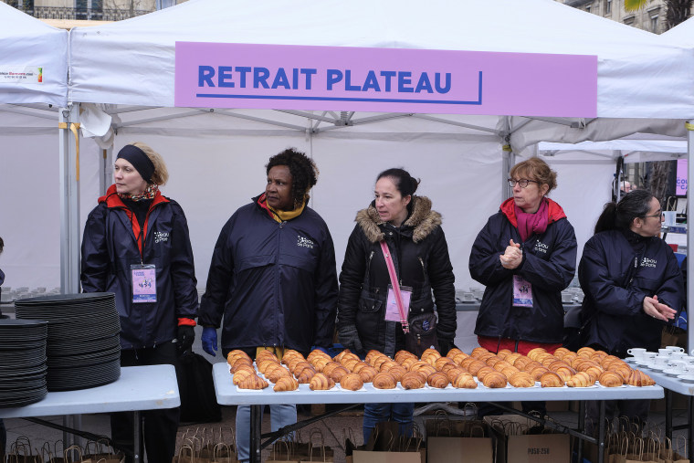Paris Cafe Waiters Race Returns After 13-Year Absence