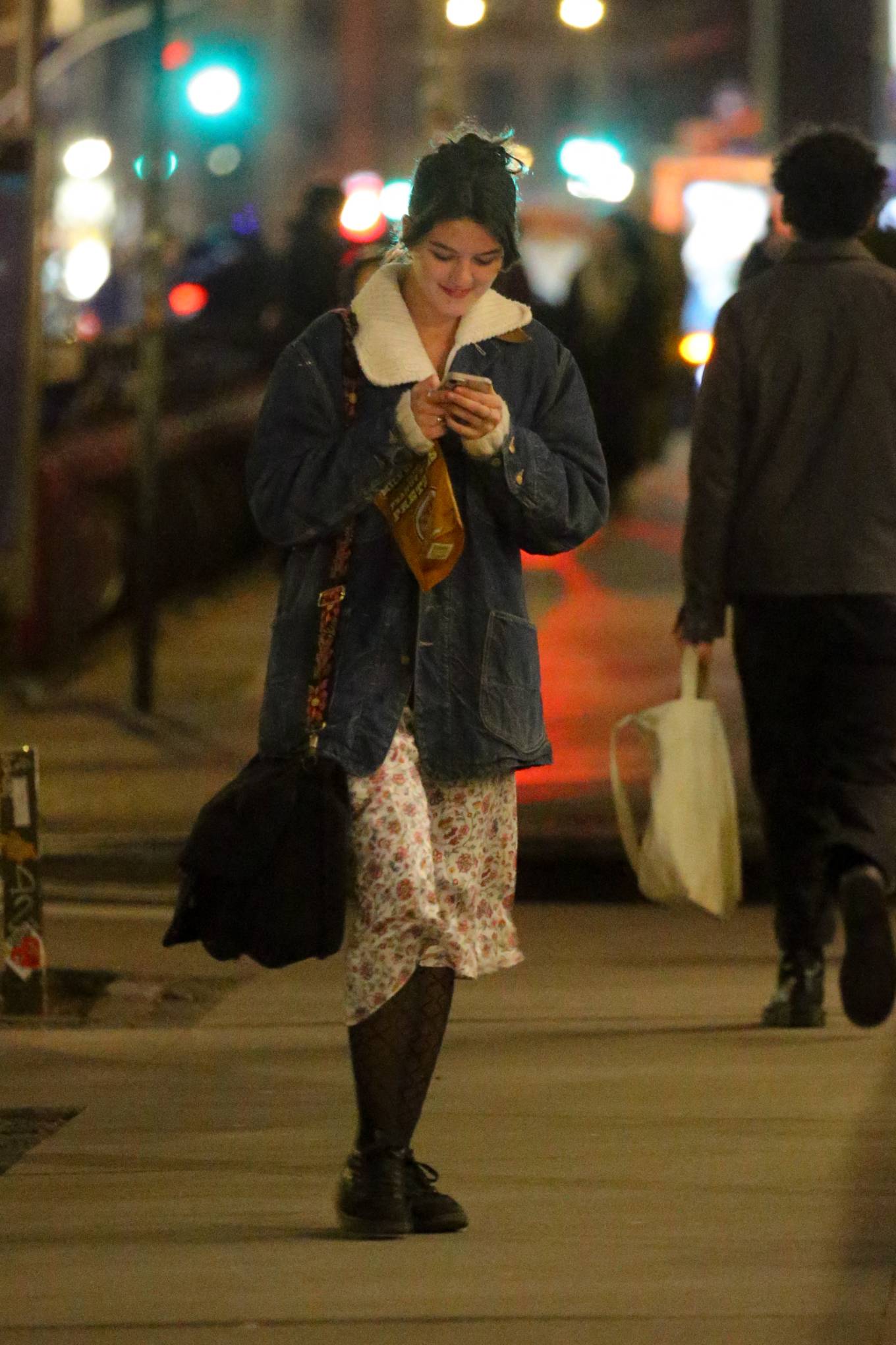 Suri Cruise – On a night stroll in New York