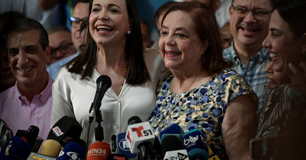 Venezuelan Opposition Names New Candidate in Show of Unity