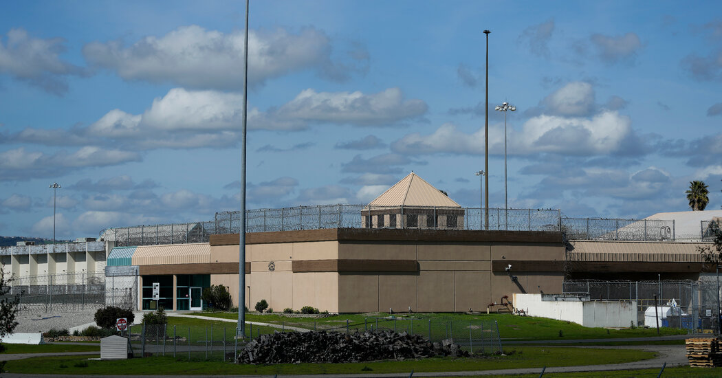 Warden Ousted From Federal Women’s Prison Plagued by Sex Abuse