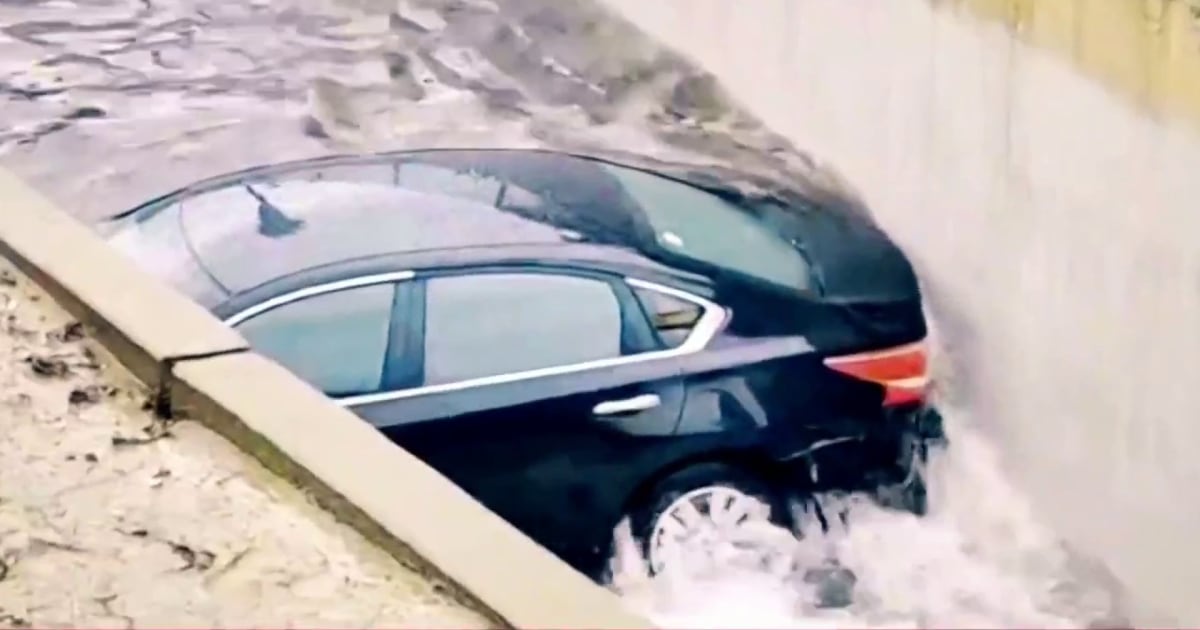 Severe flooding in Southern California leaves drivers stranded