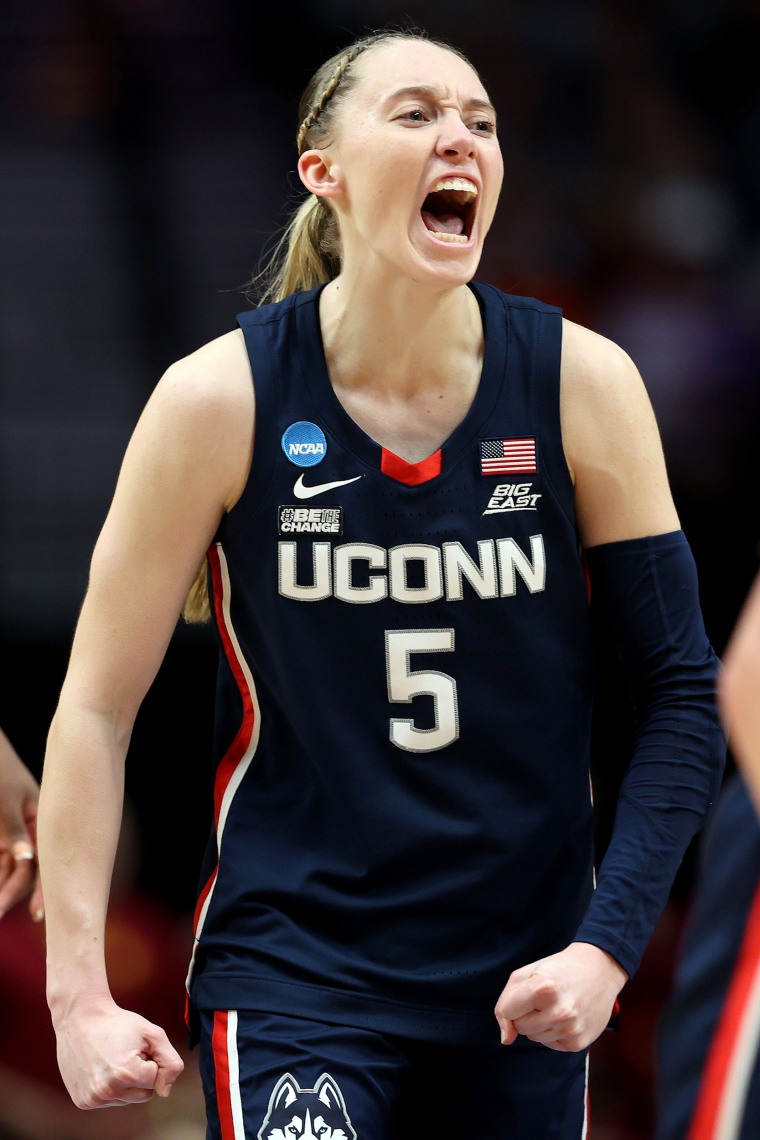 Image: Connecticut v USC yell