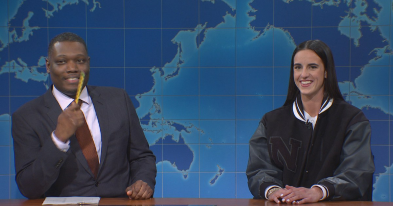 Caitlin Clark, NCAA basketball's all-time scorer, thanks predecessors during 'SNL' appearance