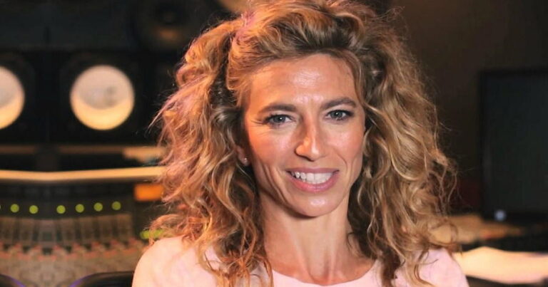Claudia Black Bio, Early Life, Career, Net Worth and Salary