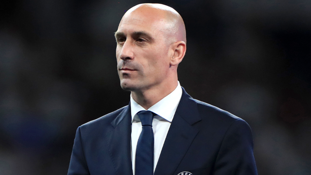 Live: Luis Rubiales expected to arrive in Spain amid probe over alleged corruption