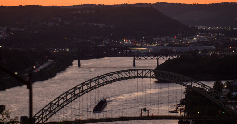 Pittsburgh Bridge Shut as Barges Break Loose on Ohio River