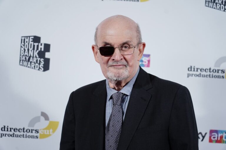 Salman Rushdie describes moment he was stabbed onstage