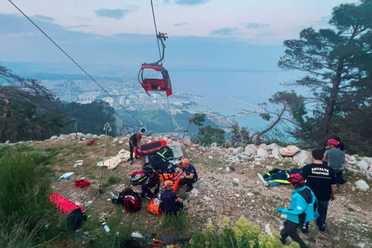 Turkey cable car accident leaves one dead and 40 passengers stranded above mountain